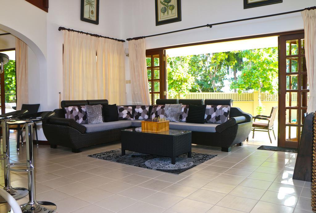 באיה סיינטה אנה Villa Saint Sauveur מראה חיצוני תמונה